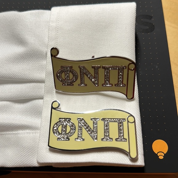 Kappa Scroll Cufflink - Picture 2 of 3